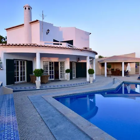 Casa Tulipa Sleeps 4 With Pool Garden & A C アルブフェイラ