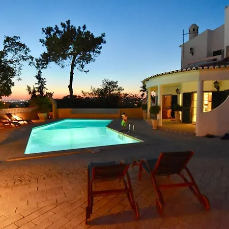 Вилла Villacasatulipa-sleeps4-garden-pool-bbq-ac Албуфейра