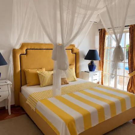 Casa Tulipa Sleeps 4 With Pool Garden & A C Willa