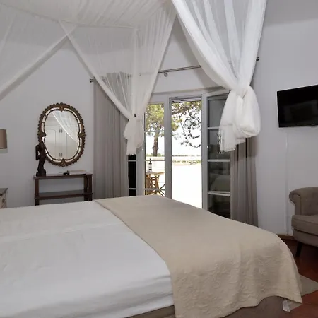 Villa Villacasatulipa-sleeps4-garden-pool-bbq-ac Albufeira