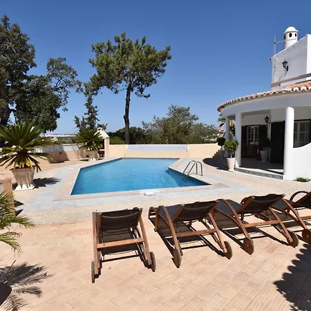Villacasatulipa-sleeps4-garden-pool-bbq-ac Albufeira