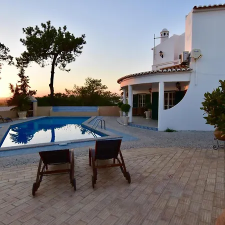 Villacasatulipa-sleeps4-garden-pool-bbq-ac Villa *