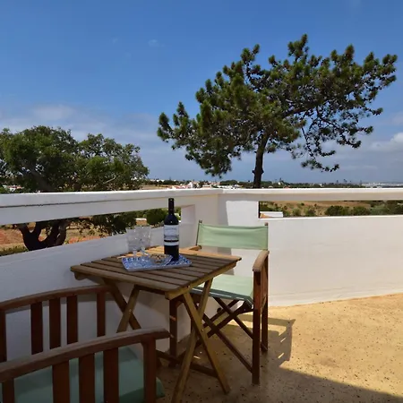 Villa Villacasatulipa-sleeps4-garden-pool-bbq-ac Albufeira