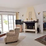 Willa Casa Tulipa Sleeps 4 With Pool Garden & A C Albufeira